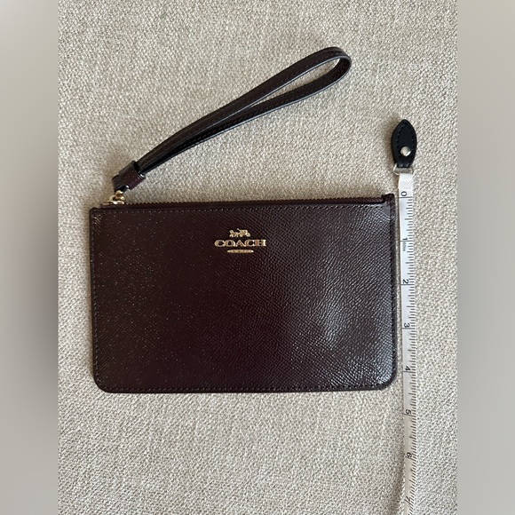 Coach wristlet like new condition plum - Picture 4 of 6